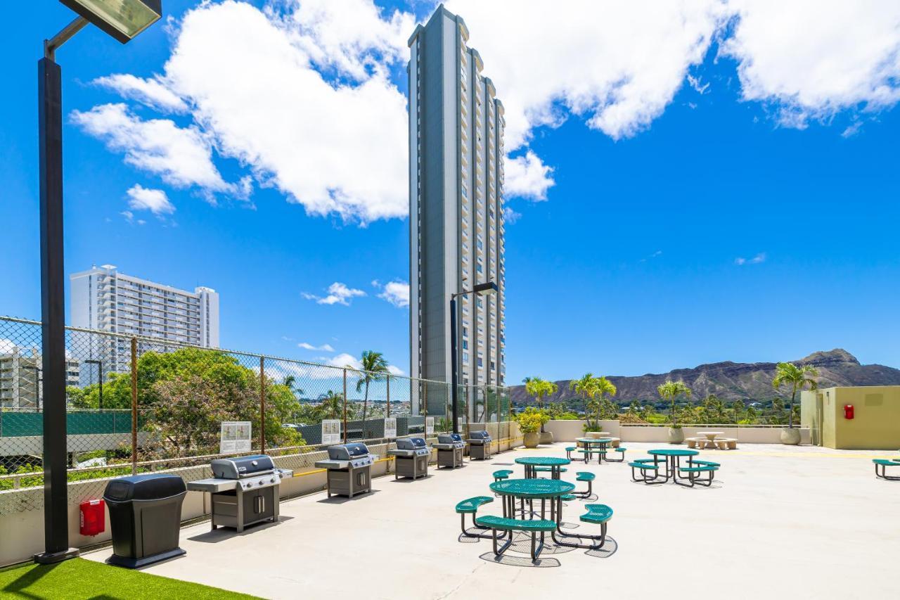 Newly Renovated 2 Bedroom Condo, 1 Block To Waikiki Beach, Free Parking Honolulu Exterior photo