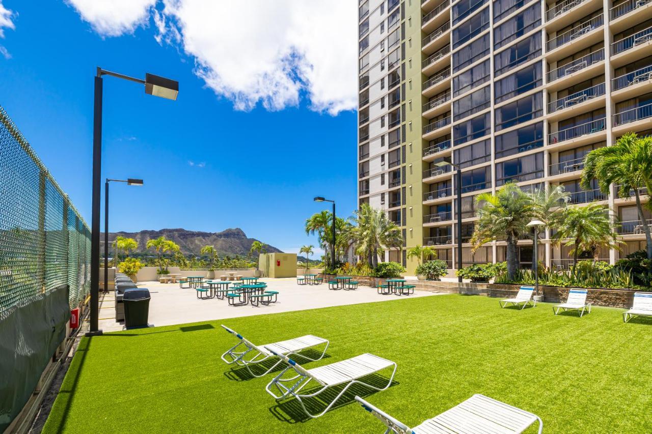 Newly Renovated 2 Bedroom Condo, 1 Block To Waikiki Beach, Free Parking Honolulu Exterior photo