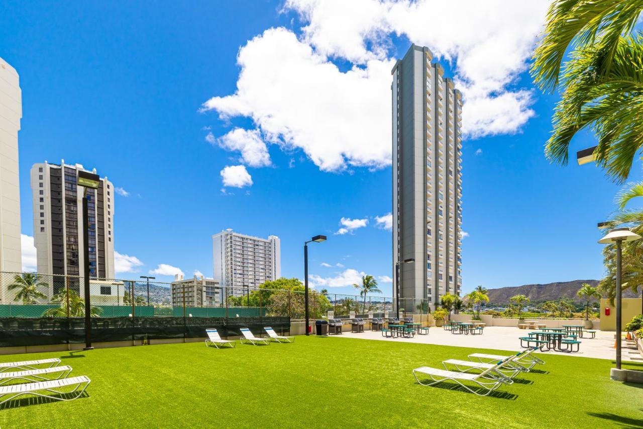 Newly Renovated 2 Bedroom Condo, 1 Block To Waikiki Beach, Free Parking Honolulu Exterior photo